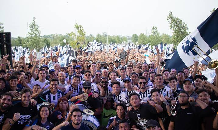 Osomty16's tweet photo. Solo cuando el CFM es campeón la ciudad es feliz 🇫🇮🇫🇮🇫🇮🇫🇮🇫🇮🇫🇮🔵⚪️🏆 https://t.co/FdIu5ChiEQ