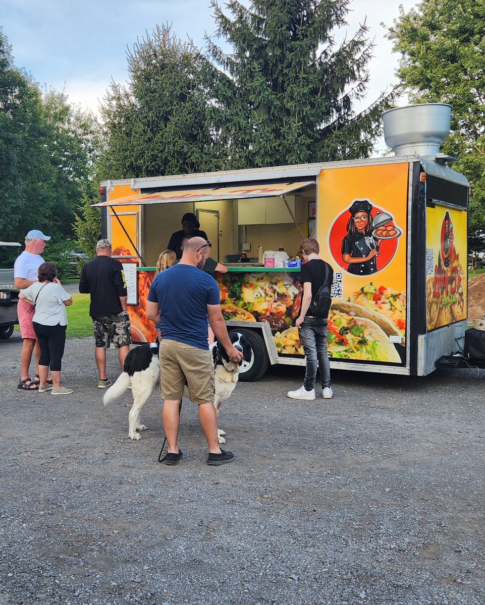 OutdoorAdvanced's tweet photo. Build community and boost your park’s appeal by connecting with local businesses. Throwback to Farm &amp; Country Days at @Junius Ponds Cabins and Campground .

#localpartnerships #parkowner #tetonproperties #AOMmanaged #newyork #juniusponds https://t.co/TffRs7NA7W