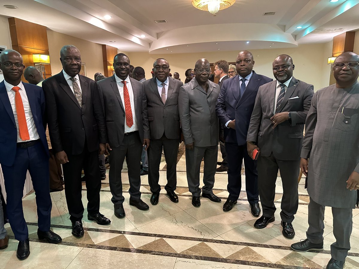 Brelotte Ba (@brelotteba) on Twitter photo Merci aux six membres du gouvernement de la République de Centrafrique 🇨🇫 pour leur soutien et leur présence à la cérémonie de signature. Une belle preuve de l engagement de la Centrafrique en faveur du développement numérique. <a href="/maxsewu/">Max Francisco</a> <a href="/orangeafrica/">Orange Africa & Middle East</a> Merci aux six membres du gouvernement de la République de Centrafrique 🇨🇫 pour leur soutien et leur présence à la cérémonie de signature. Une belle preuve de l engagement de la Centrafrique en faveur du développement numérique. <a href="/maxsewu/">Max Francisco</a> <a href="/orangeafrica/">Orange Africa & Middle East</a>
