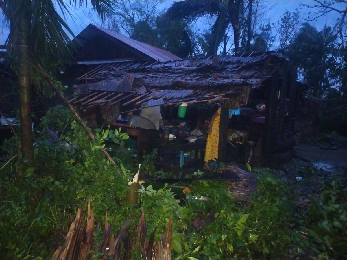 bang7an_coreX's tweet photo. The aftermath is so heartbreaking😭💔 Sobrang lala nang typhoon nato...Sanay na sanay ang mga tiga Norte sa bagyo pero halimaw ang MARCE 😭🙏

HELP CAGAYAN!
#CagayanNeedsHelp
#MarcePH https://t.co/B4IcldlDEO