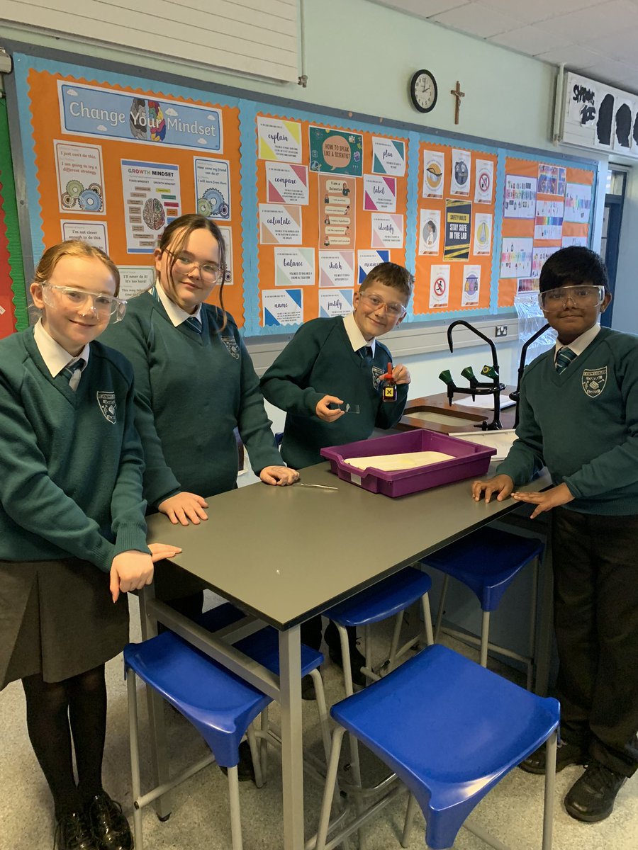 stjosephs1992's tweet image. 🧪 Huge shoutout to our Year 8 Science superstars in 8AOR! 🌟 They created incredible onion cell slides, showing off their microscopy skills. So proud of their curiosity and precision! 🔬👏 #ScienceClass #FutureScientists #Microscopy #STEM