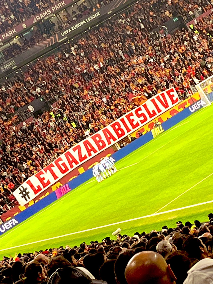 İyi ki bugun maçtaydım diyebileceğim bir maçtı. 
Mükemmel oynadık,şans yanımızda olsa Tottenham evine en farklı avrupa yenilgisiyle dönecekti.
Başta canım hocam Okan Buruk olmak üzere böylesine bi oyun izleten takımımla gurur duyuyorum 💛♥️
Şen ola cimbom şen ola <a href="/GalatasaraySK/">Galatasaray SK</a>