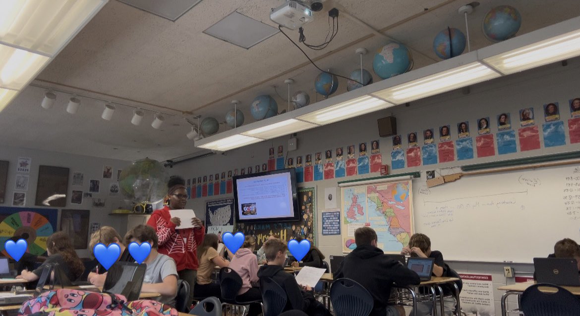 MsRobeysClass's tweet photo. Today I taught my third and final lesson of CEPT 2 on the Major Events of the Revolutionary War. Introduced a new way of taking notes and it was a success!! https://t.co/F05KMdWtfF