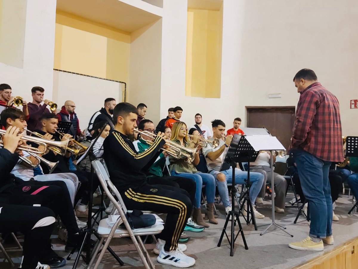 AM Columna y Lágrimas tweet media