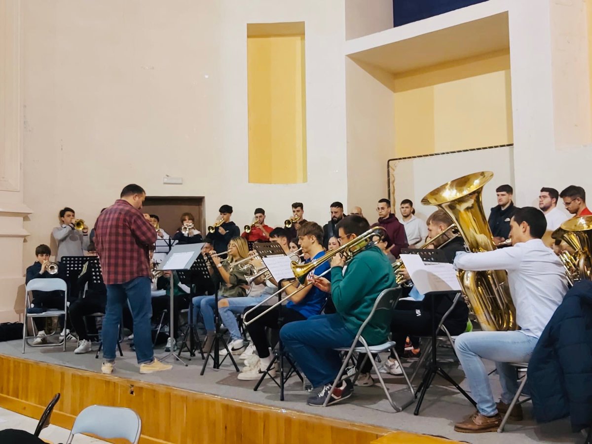 AM Columna y Lágrimas tweet media