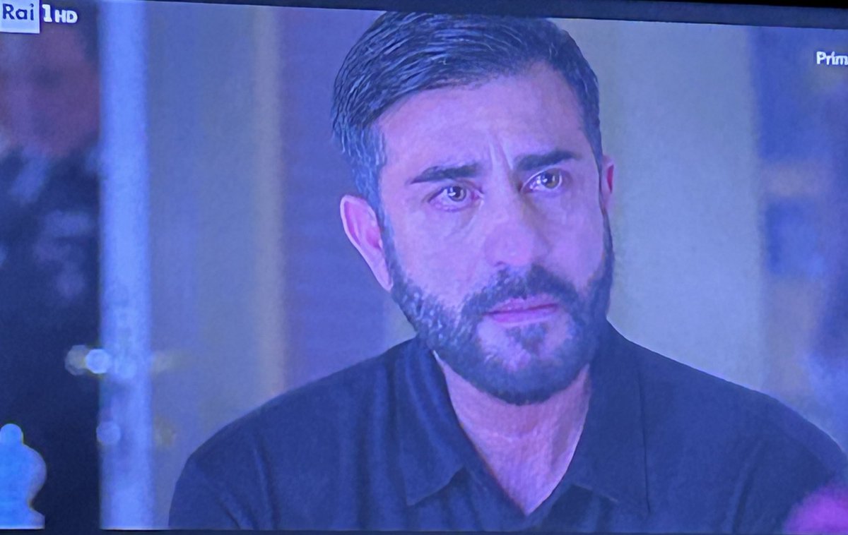 Raffy1380's tweet photo. Stasera #DonMatteo14 mi ha devastata. Simone Montedoro ma che attore sei? ❤️❤️ https://t.co/2yBRh8jtxI