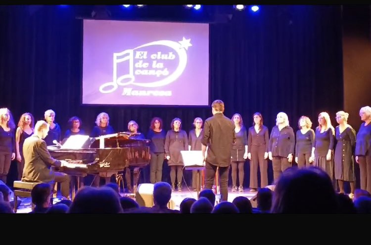 Kursaalmanresa's tweet photo. Un concert preciós avui a la sala petita del #KursaalManresa! El cantautor Joan Isaac ha fet un repàs a la seva trajectòria amb les seves cançons més emblemàtiques, acompanyat de pianista Antoni-Olaf Sabater.

Com a colofó, ‘A Margalida’ amb les veus del @cordeteies! Que bonic! https://t.co/KmU1Uduq8O