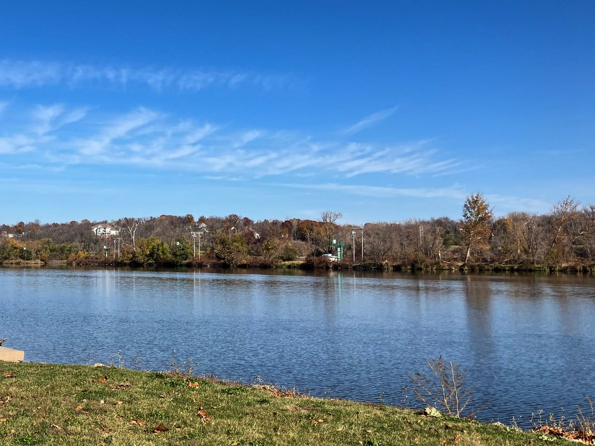 jdubqca's tweet photo. a fair but cool morning
#cedarriver #cedarrapids https://t.co/J6S4rMgReM