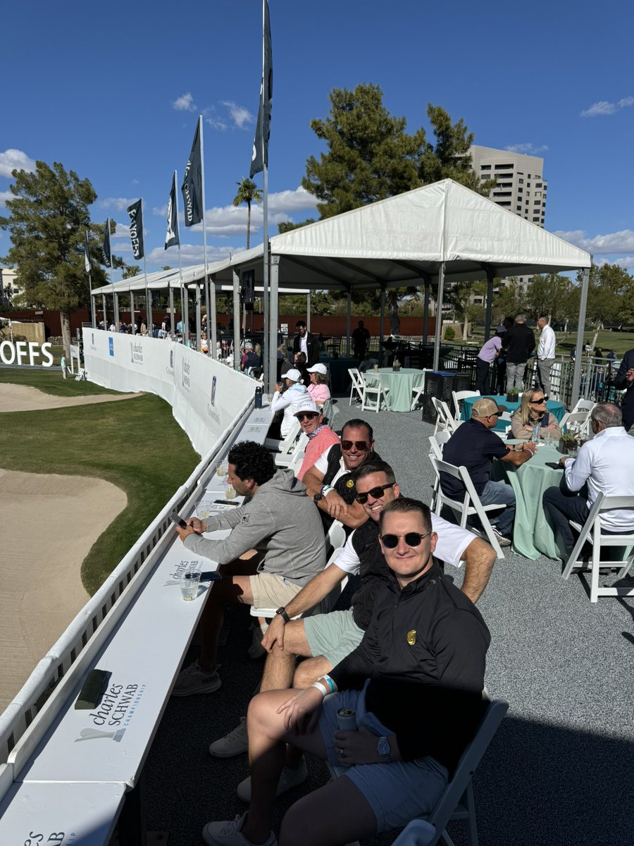 OneWealthMgmt's tweet photo. Schwab Cup Championship Day 1 Highlights! View from the #15 Green! @ChampionsTour https://t.co/M2BTDYXsx5