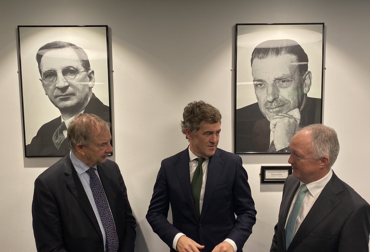 Final Parliamentary Party meeting before the General 
Addressed by 2 retiring members, grandsons of 3 former leaders &amp; Taoisigh
Eamon O Cuiv TD is a grandson of founder of the party Éamon de Valera &amp; Seán Haughey is grandson of Sean Lemass and son of Charlie Haughey