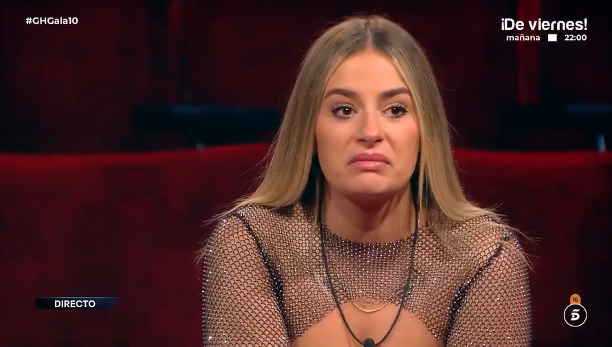 ghoficial's tweet photo. Laura, sobre las imágenes que acaba de ver: "Me siento tan ridícula" 

🔁 Laura tiene razón en esta trama
❤️ Que va, la tiene Manu

#GHGala10 #GH7N https://t.co/XryGLaxO5Q