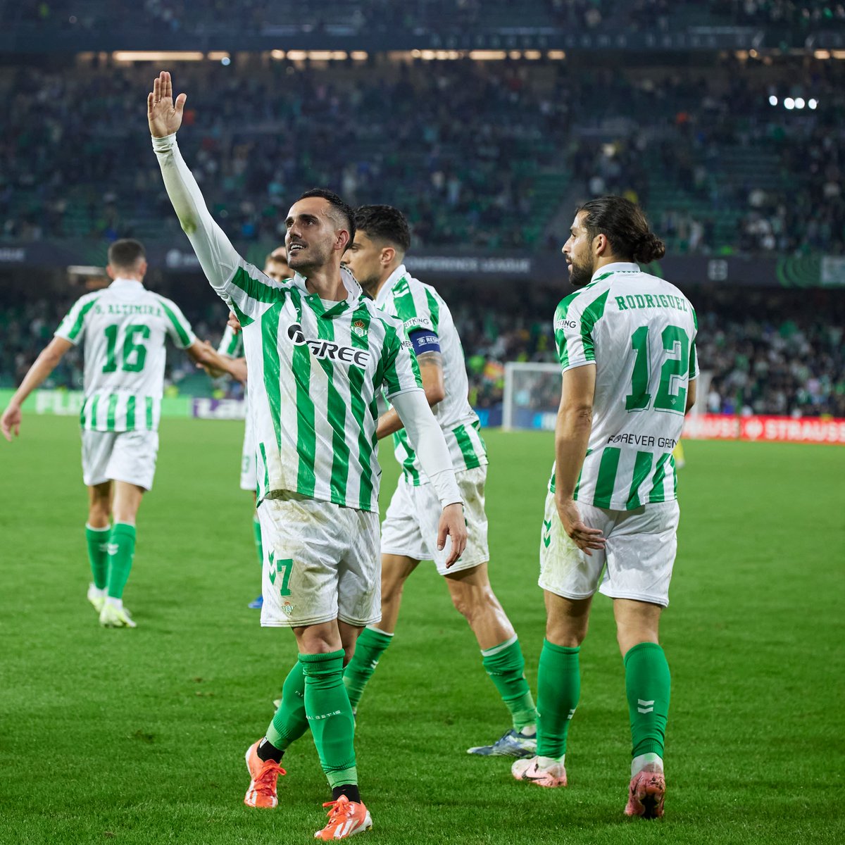 RealBetis's tweet photo. 🔚😍⌛️

'𝑆𝑒𝑖 𝑏𝑒𝑙𝑙𝑎 𝑐𝑜𝑚𝑒 𝑢𝑛 𝑔𝑜𝑙 𝑎𝑙 94'.

𝐹𝑖𝑟𝑚𝑎𝑑𝑜, @juanmi9395. https://t.co/quqJHiUX94