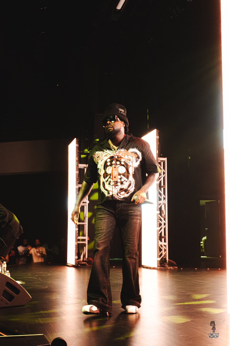 ShotsByDev's tweet photo. Cool as a summer breeze, pimpin is nothing to me. @Wale https://t.co/hhBN8sxyKG