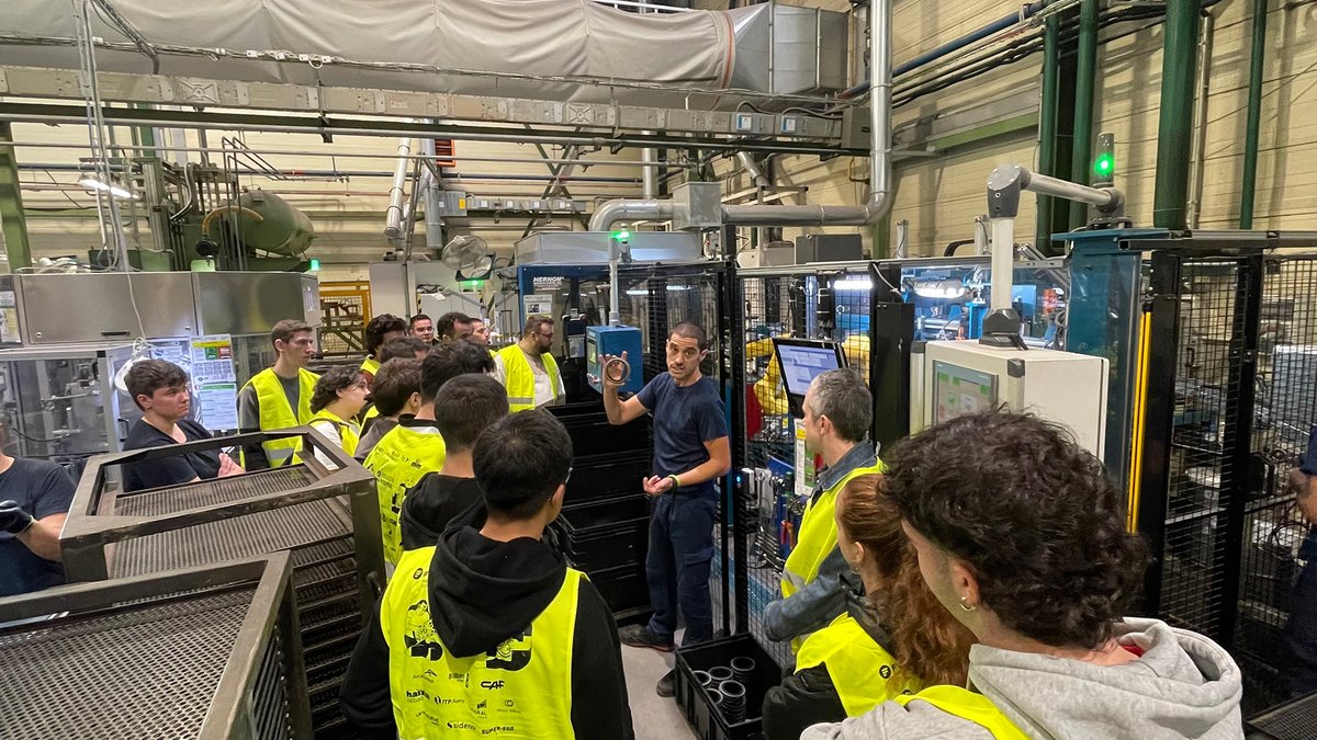 cifp_eem_lhii's tweet photo. Fabrikazio Mekanikoko Diseinuko ikasleek @Industria_RNK-ren bisita batean parte hartu dute, Bizkaiko industriaren errealitatera hurbilduz. Eskerrik asko @Industria_RNK-ri eta enpresari sektorearen etorkizuna erakusteagatik!
@ikaslanbizkaia @ikaslaneuskadi @FPEuskadi @IkasBilbao https://t.co/0nBCvdlZXk
