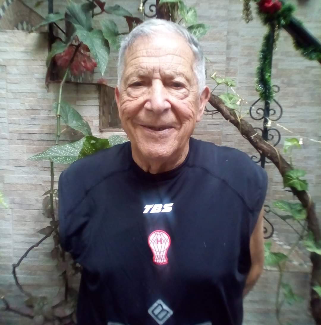 Desde Huracán somos todos lamentamos el fallecimiento de Roberto Quinteiro.
Quien supo ser presidente honorario de la mutual de veteranos y gran colaborador del club, mandamos fuerzas a la familia Quinteiro y sus seres queridos.