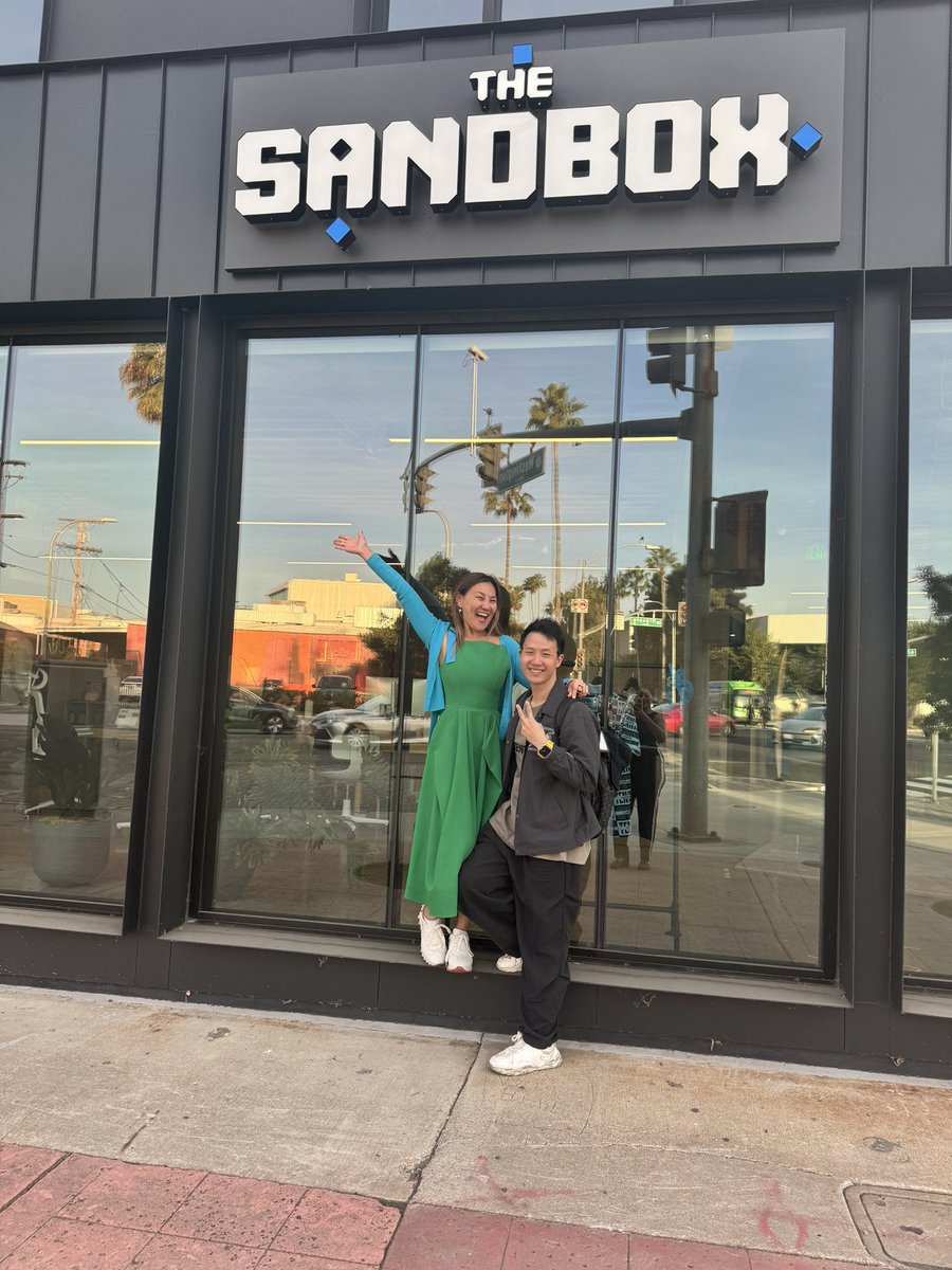 iamlorettachen's tweet photo. Smobler in The Sandbox LA ! 💙💙💙
The office has grown so much since I last visited exactly over a year ago ! #thesandbox #sandfam #arcfam https://t.co/JQEAhQjlLd