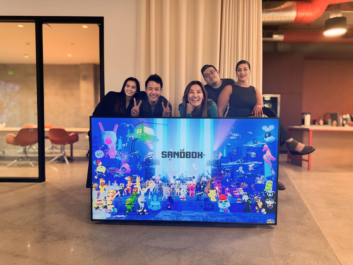 iamlorettachen's tweet photo. Smobler in The Sandbox LA ! 💙💙💙
The office has grown so much since I last visited exactly over a year ago ! #thesandbox #sandfam #arcfam https://t.co/JQEAhQjlLd