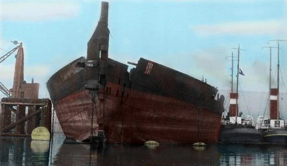 _PhilippeMathis's tweet photo. Il sera démantelé dès l'année d'après de 1935 à 1937 à Jarrow et Inverkeithing.

Et c'est ainsi qu'après 1 800 000 miles parcouru 🌊🛳 en 24 années de service que le RMS Olympic finira sa carrière. https://t.co/0Bp785DnGH