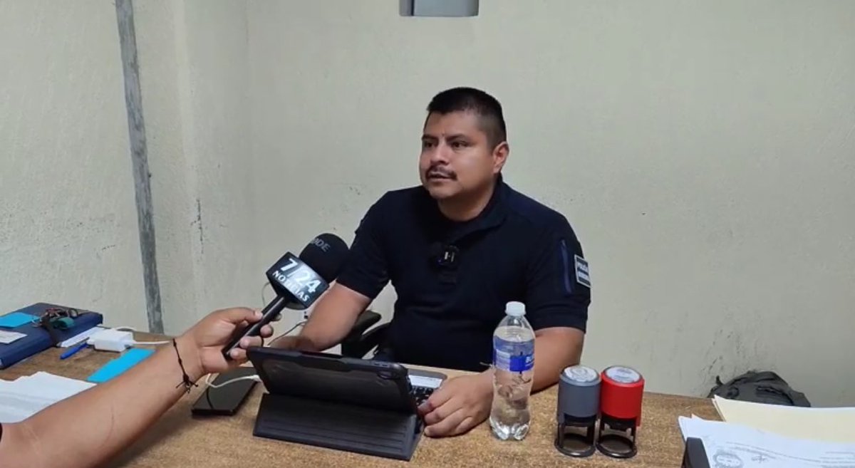 EN ACATZINGO SE RESUELVE EL TEMA DE LA FALTA DE PAGO A LOS ELEMENTOS DE SEGURIDAD PÚBLICA. 
Así lo dise su  director. Él  Lic. Luis Fidel Hernández.