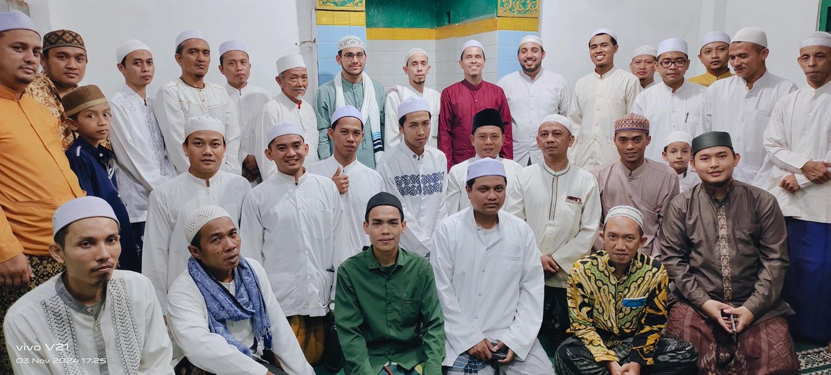 topprofil's tweet photo. Bersama cucu sohibul maulid simtudduror https://t.co/735bxExLpl