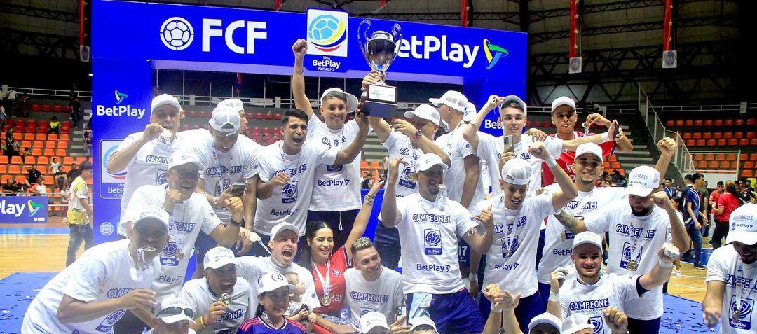 GMDLHM's tweet photo. Todo. Nos gusta el fútbol, béisbol, futsal y baloncesto.

Por eso hace unos meses estábamos así🌟🌟🌟🌟 https://t.co/76BzXkL8wg