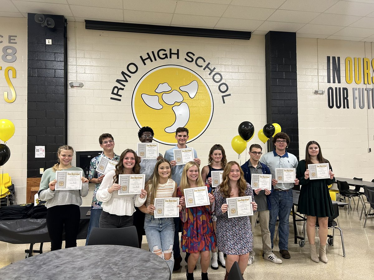 IrmoSwim's tweet photo. We had so much fun celebrating all the wonderful accomplishments of our swimmers last night!!! We are so proud of all of our swimmers!! We especially will miss our seniors so much 💛🖤🐝 https://t.co/LeNbzK13zm
