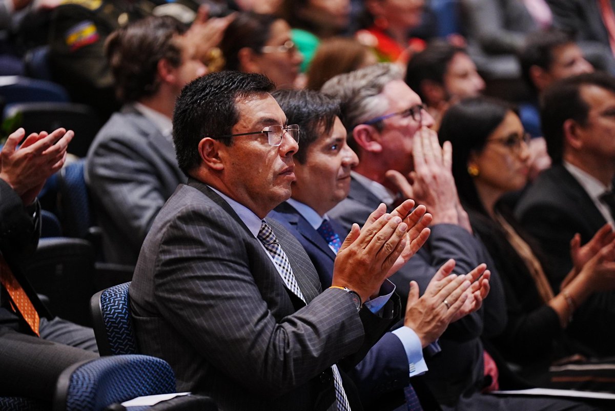 BDEcuadorBP's tweet image. El #GerenteGeneralBDE, @CRiveraBautista, participó en la sesión solemne por los 193 años de @FinanzasEc. Como #BDE, trabajamos en conjunto💪 para apoyar a los #GAD y a la ciudadanía 🇪🇨, impulsando proyectos que hacen realidad el desarrollo del país.