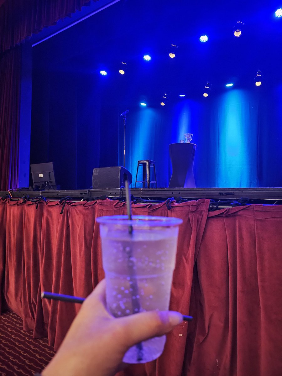AmyYoshi's tweet photo. Amazing night at @JasonManford always a pleasure to laugh with you 🫶🏻 (teeth look fly 😘) https://t.co/wqUXEMcXw6