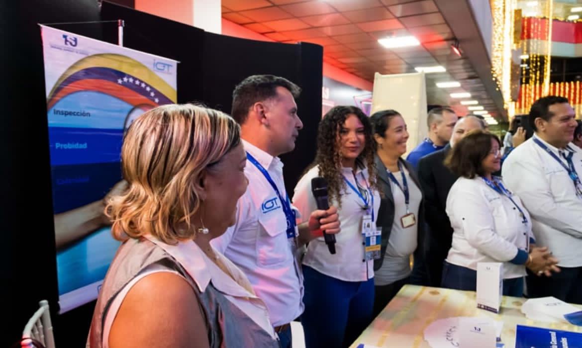 Con motivo de la celebración del 25º aniversario del Tribunal Supremo de Justicia, se realizó la inauguración de la 5ta Feria del Libro del Poder Judicial, en las instalaciones de la Plaza Central del máximo Tribunal.