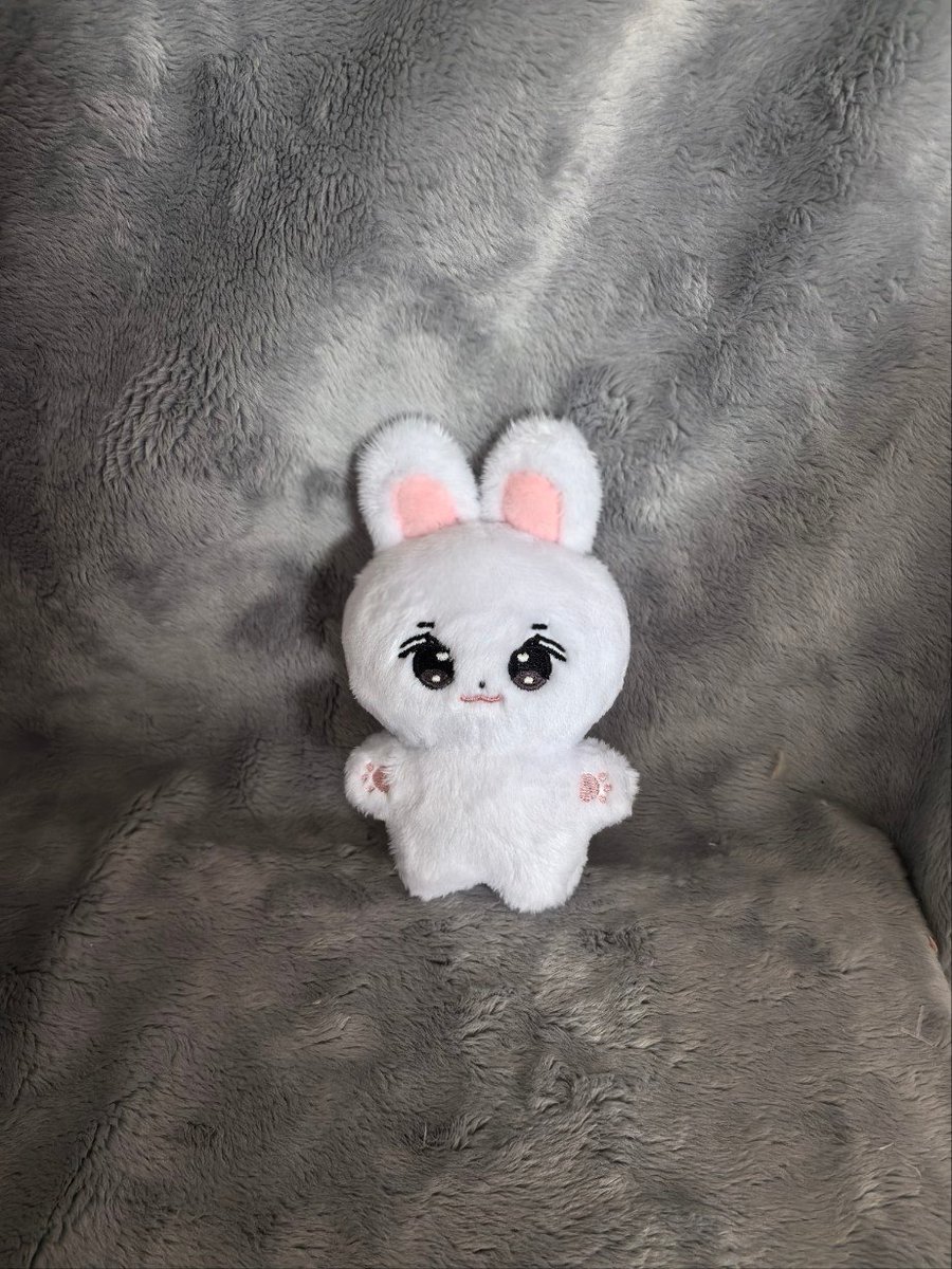 🐰수정사항 적용 예시 입니다!🐰
Q. 귀 크기가 조~금 더 작았으면 좋겠어요

다른 요청은 없었기에 적용한 예시 넘기고 최종 샘플 나오는 대로 공유하도록 하겠습니다 감사합니다!