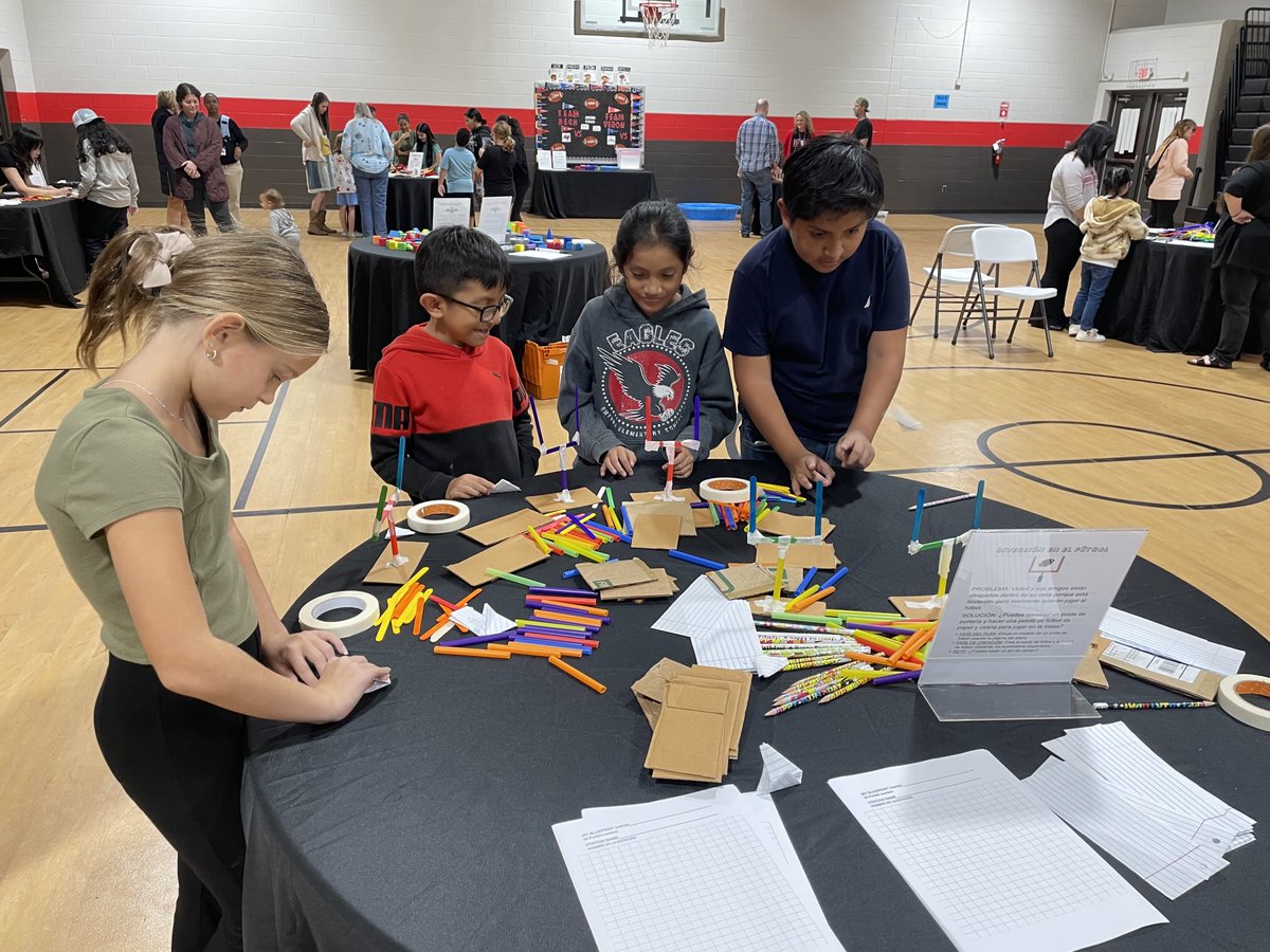 It’s a great night at Smyrna Elementary, an RCS premier ION school! Check out these brilliant students engaged in STREAM Night activities. SES is a TN designated STEM school!