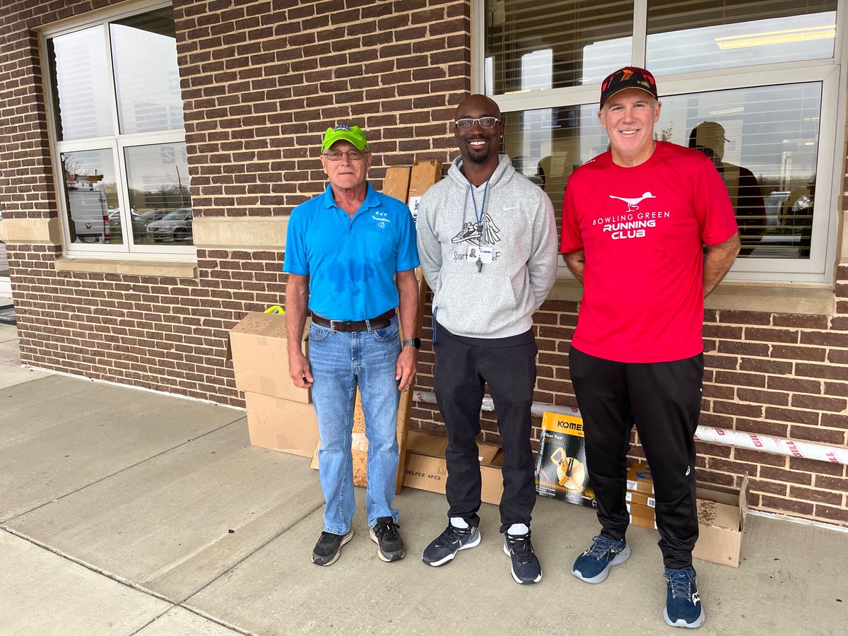 Have you wondered where the money raised goes when you sign up to race The Great Turkey 5k/3k?We use the funds to support younger runners in our community. We delivered the requested supplies to SWHS this week.Sign up NOW (to support runners in ‘25) greatturkey5k.itsyourrace.com/event.aspx?id=…