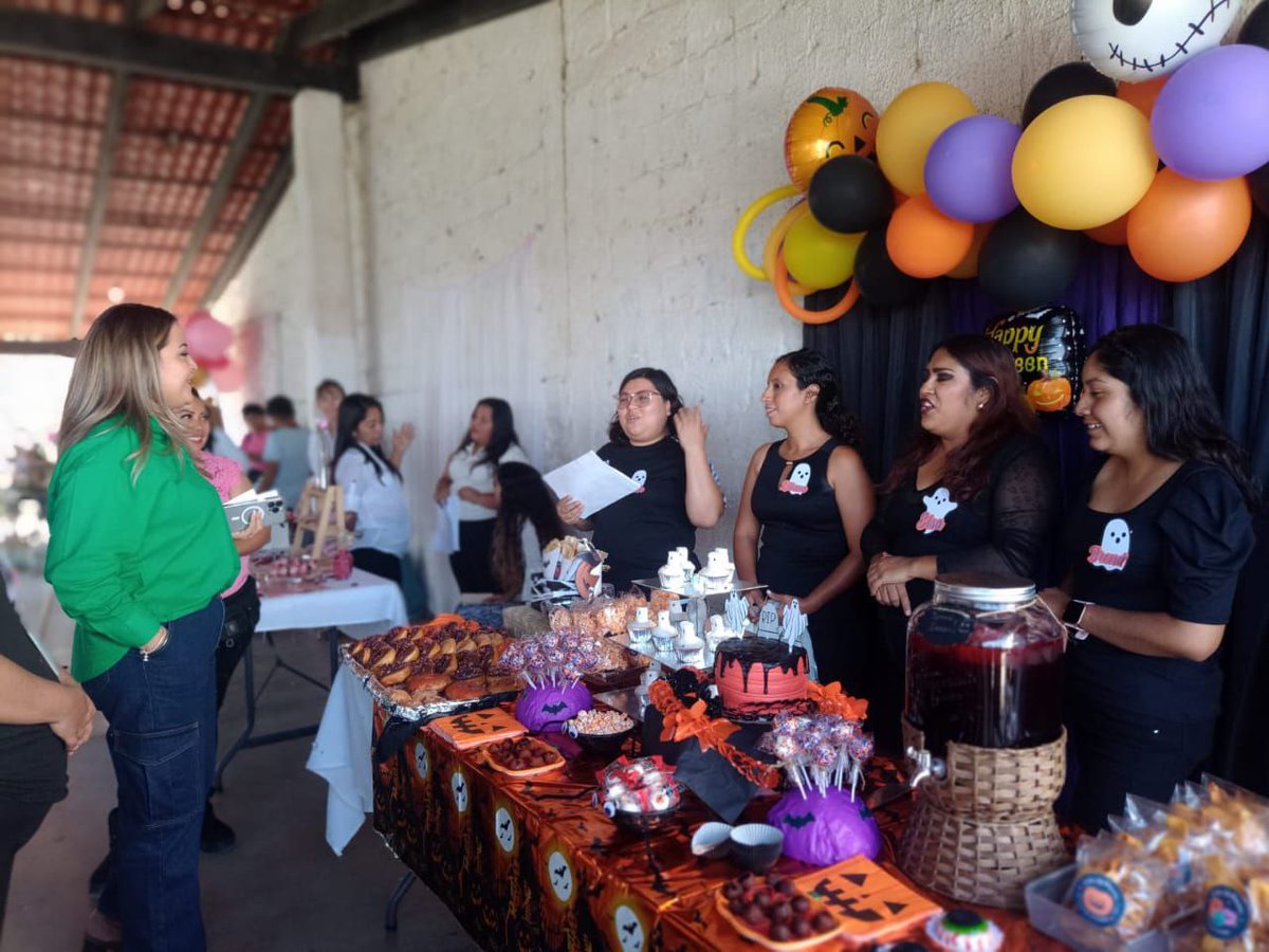 IgualdadJalisco's tweet photo. A través de PROABIM y el Instituto Municipal de la Mujer de Tonalá, en el CDM (#CDM- #NODO) de Tonalá realizamos el cierre del taller "Mesa de postres para eventos" donde contamos con exposición de productos creados por ellas mismas. https://t.co/HwStgJ0Qel