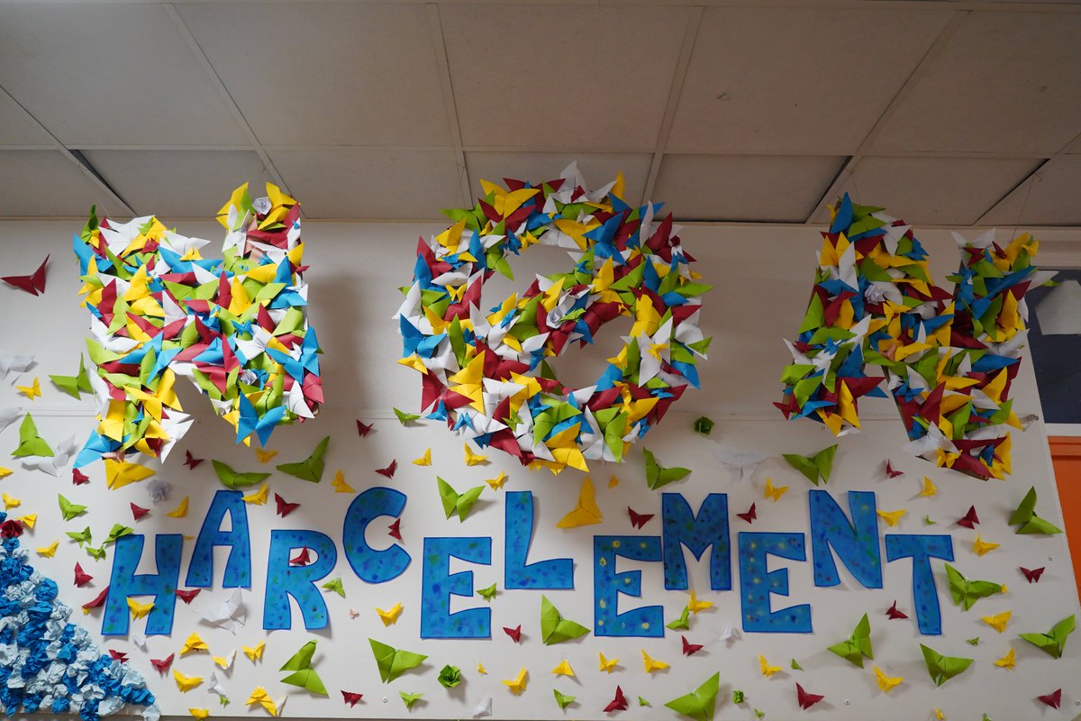 #NonAuHarcelement | Le recteur Frédéric Perissat au collège Robert Cellerier #SaintSavinien pour la journée nationale de lutte contre le harcèlement 
✅Sensibilisation des 6e au harcèlement et Cyberharcèlement
✅Rencontre avec les élèves ambassadeurs et l'équipe de #pHARe