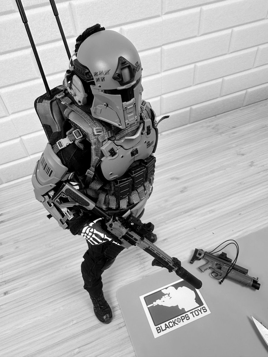 blackopstoys's tweet photo. All the cool stuff. armor, helmet & jammer pack. #armored #galactac #TacticalGear #bobafett #kitbashing https://t.co/6yg1YHcrwh
