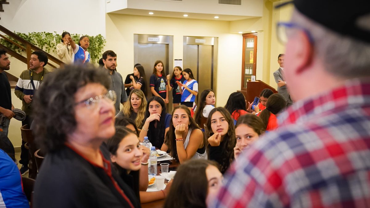 #JDNE2024 La delegación más grande en este evento es la nuestra, y ver cómo están representando a Misiones con compromiso y respeto es una alegría enorme. Acá no hay fracasos, todos se llevan triunfos y mucho crecimiento personal y espiritual. Desde el Gobierno, seguimos