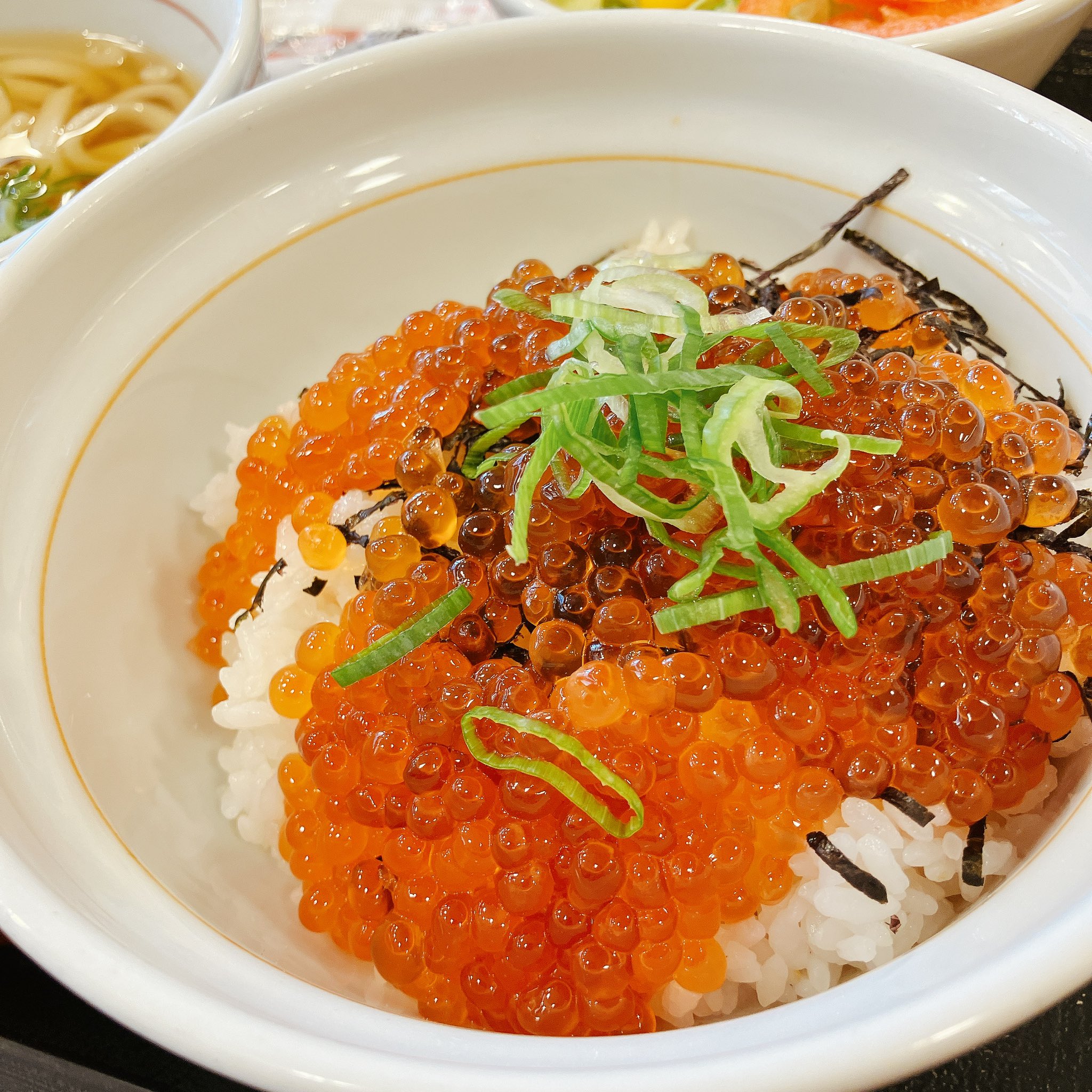 天然いくらが美味しすぎる【なか卯】の天然いくら丼 | 美味しい