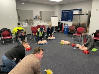 DEN Airport Ops continues to receive training in CPR/AED.  The 2024 goal of 100% leaders is within reach - currently at 93% Thank you to the newest 11 qualified members. <a href="/mcgrath_jonna/">Jonna McGrath</a> <a href="/AOSafetyUAL/">AO Safety UAL</a>