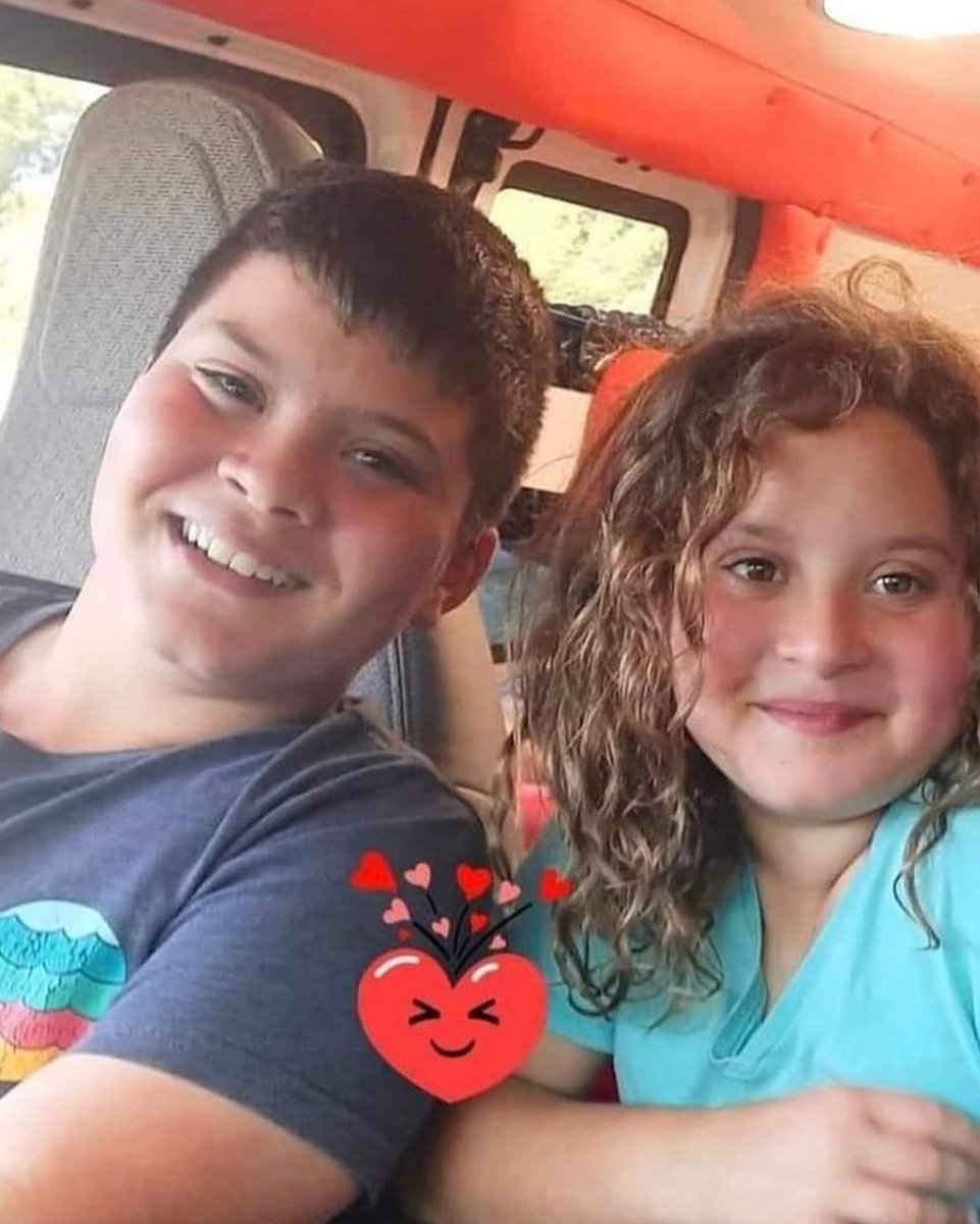 🕯️Liel and Yanai Hatzroni.

On October 7, terrorists broke into their home and kidnapped them.

They moved them to the house of a resident of Bari, Pessi Cohen, and there they were all murdered. 

Liel and Yanai, the 12-year-old twins died on that cursed day. 💔