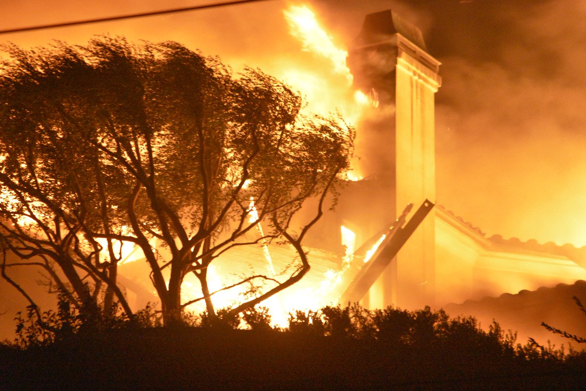 RW805's tweet photo. Mountain Fire Camarillo https://t.co/CVd4yYsgrG