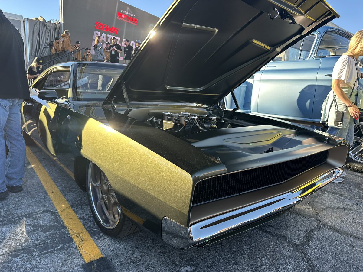 SummitRacing's tweet image. Here are the Top 4 finalists for @SEMASHOW Battle of the Builders! 🏆 Who’s taking the win? Drop your pick in the comments! 👇#BattleOfTheBuilders #sema2024 #summitracing  #datsun #willys #astonmartin #charger