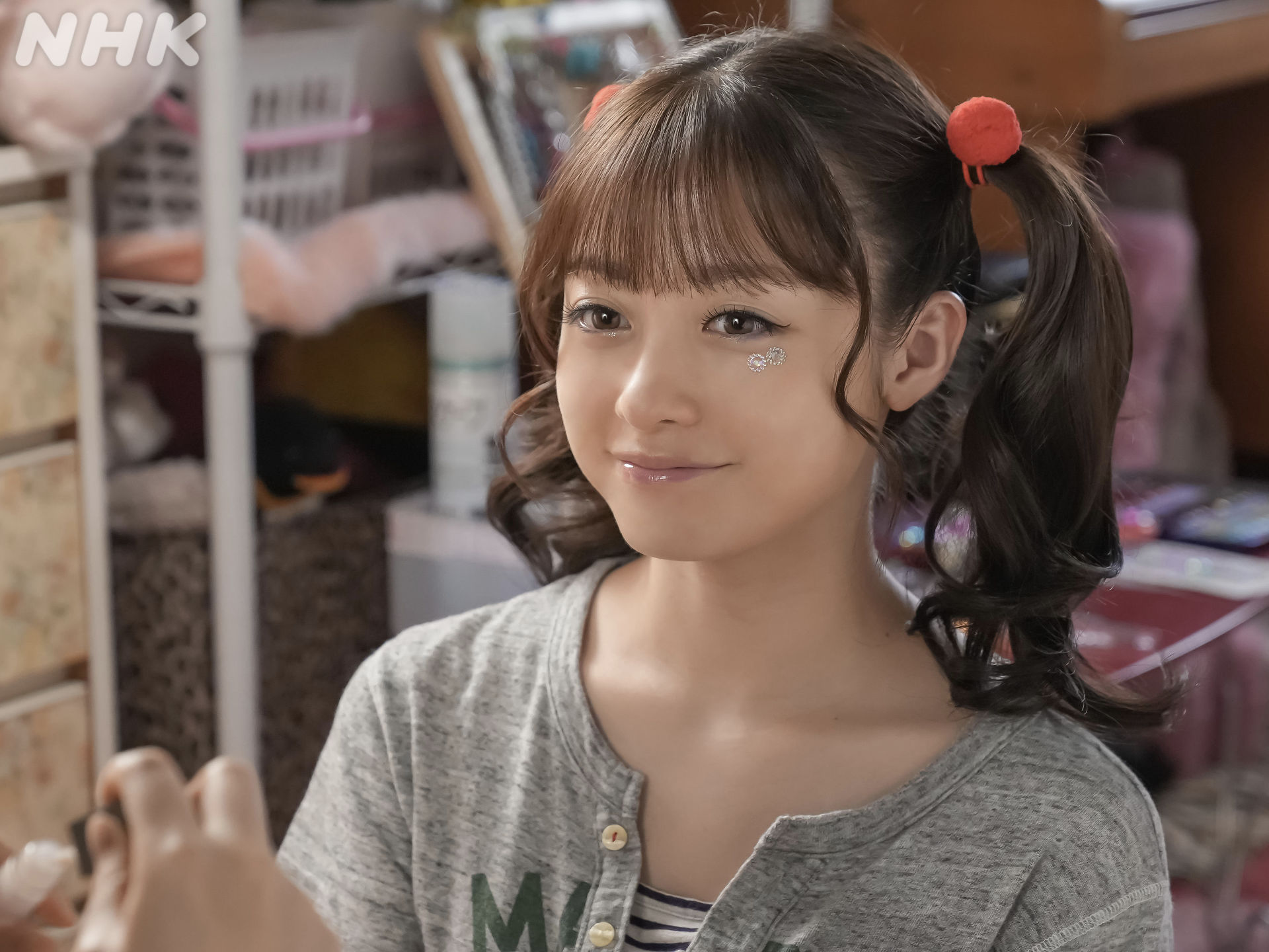 橋本環奈　カケコラ 今を全力で悔いなく生きることが、きっと未来につながります。  自分のやりたい事を我慢せず、今を楽しく生きるギャルマインドが、結の心を動かしました。  何かを求めることを恐れていた結が、少しづつ確かな一歩を踏み出します。 #橋本環 ...