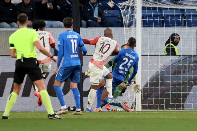 OL__Plus's tweet photo. Alexandre #Lacazette met fin à sa disette avec l'#OL, trois jours avant le derby face à Saint-Étienne
#HOFOL
(L'Équipe 💶 : https://t.co/9lG6H5GtnN) https://t.co/Zsug0FKsCg