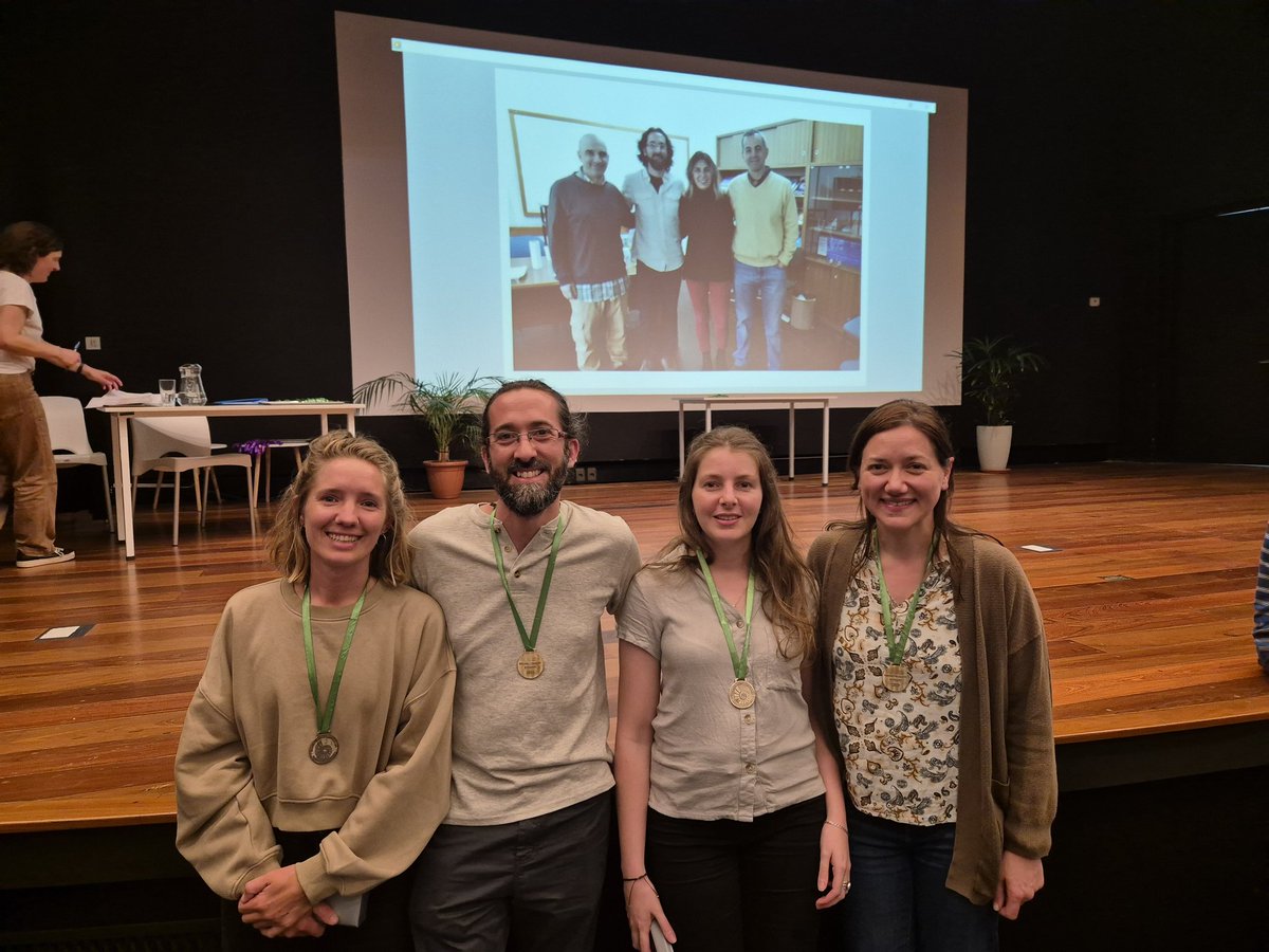 Entrega de medallas a egresados del año 2023 de grado y posgrado en Fac. De Ciencias <a href="/FcienUdelar/">Facultad de Ciencias</a> . Ciencias de la Atmósfera y Física de los Océanos: 1 Lic. 2 Magister y 4 Doctorados.. Felicitaciones...a seguir creciendo 💪.   Nati Gil, Flor Balay, Matilde Ungerovich Nico Diaz