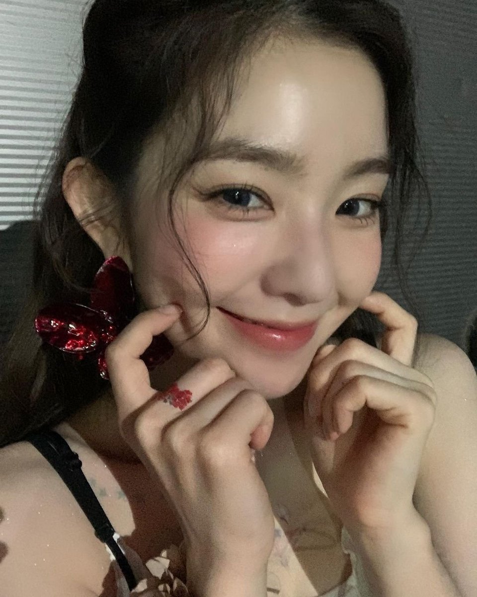 seurrene_'s tweet photo. GOOD MORNING RENEBAEBAE https://t.co/BNyo4VwlBh