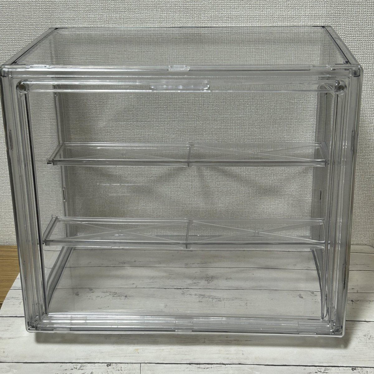 DAISOで買ってきた組み立てタイプの透明コレクションケース、なかなか