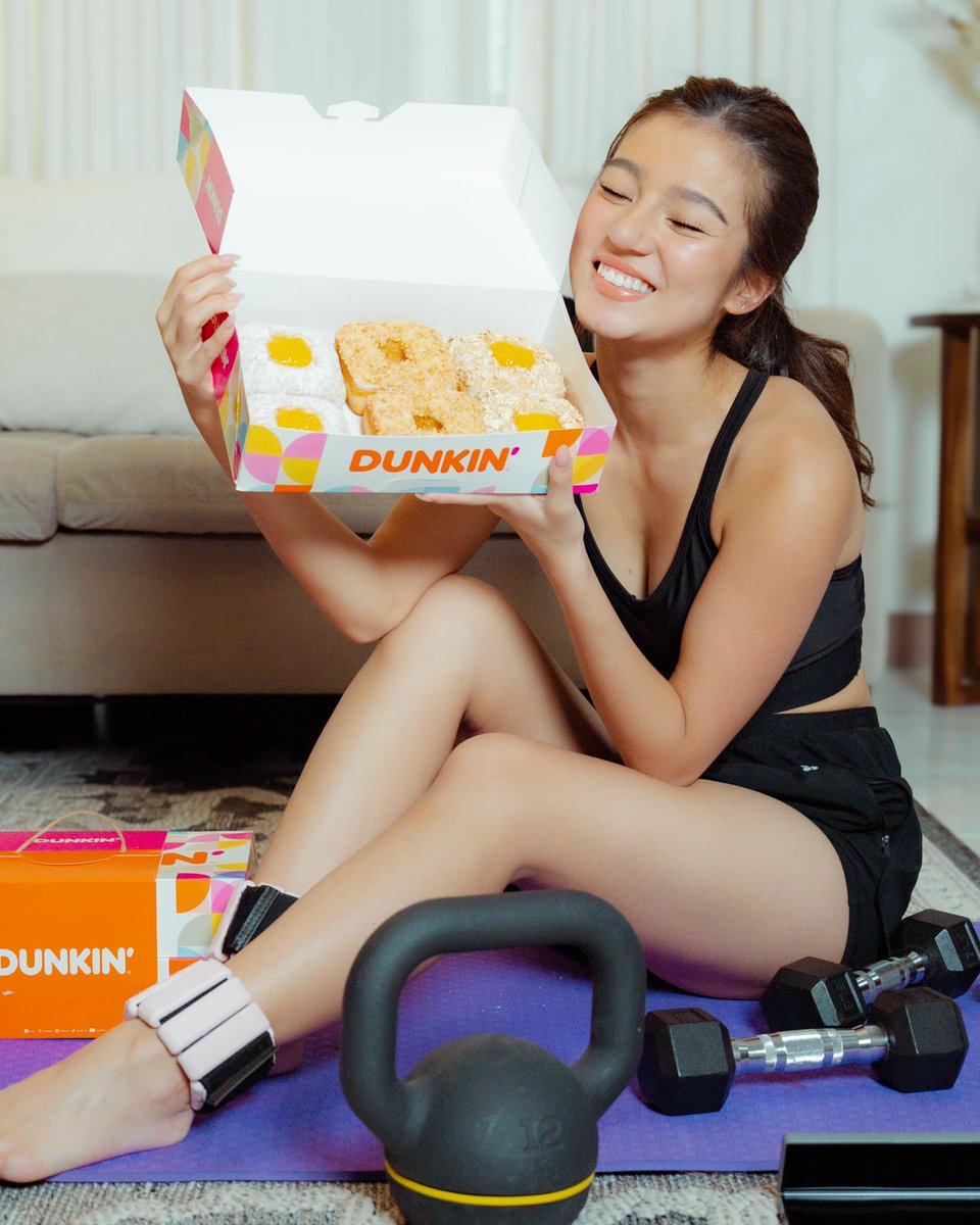 dunkinph's tweet photo. @bellemariano02’s loving the NEW Dunkin’ Plant-Based donuts! 🌿🍩 #DunkinPHPlantBased https://t.co/Kc0kGa0MAl