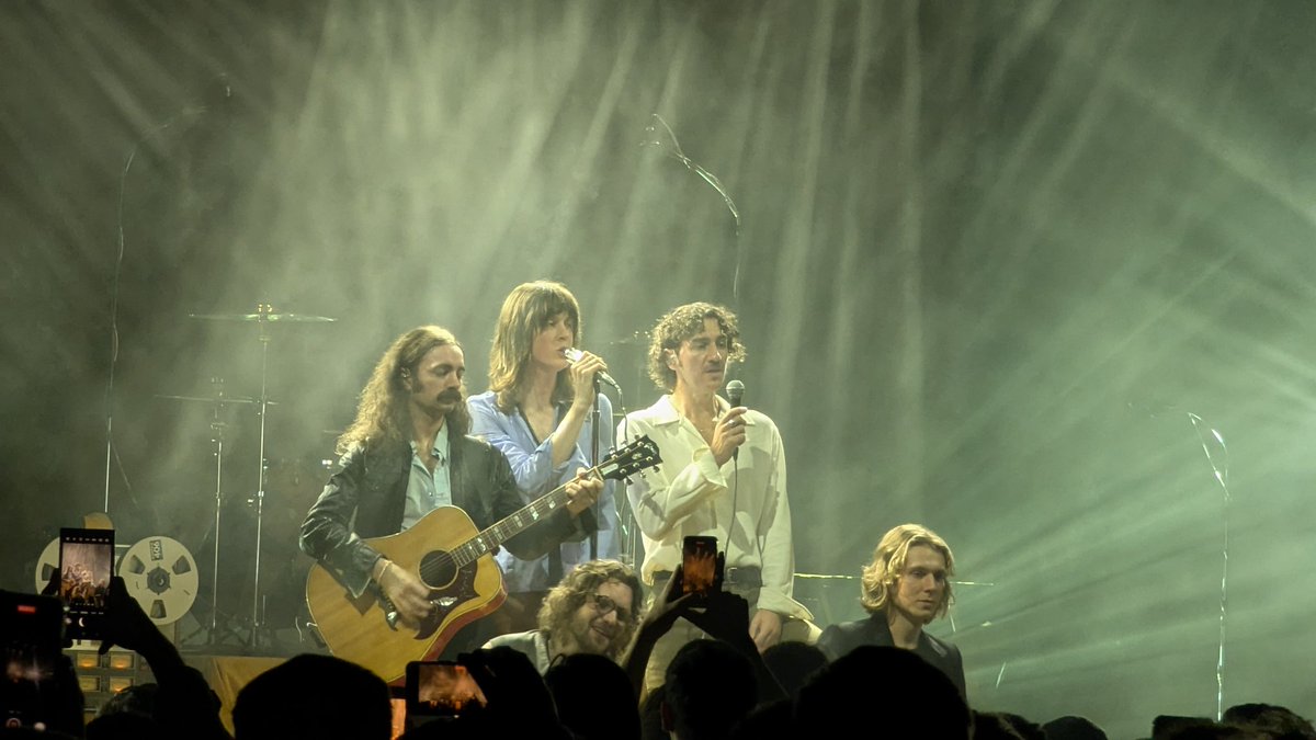 amazing night seeing <a href="/BlossomsBand/">BLOSSOMS</a> in portsmouth, arguably the best band of our generation