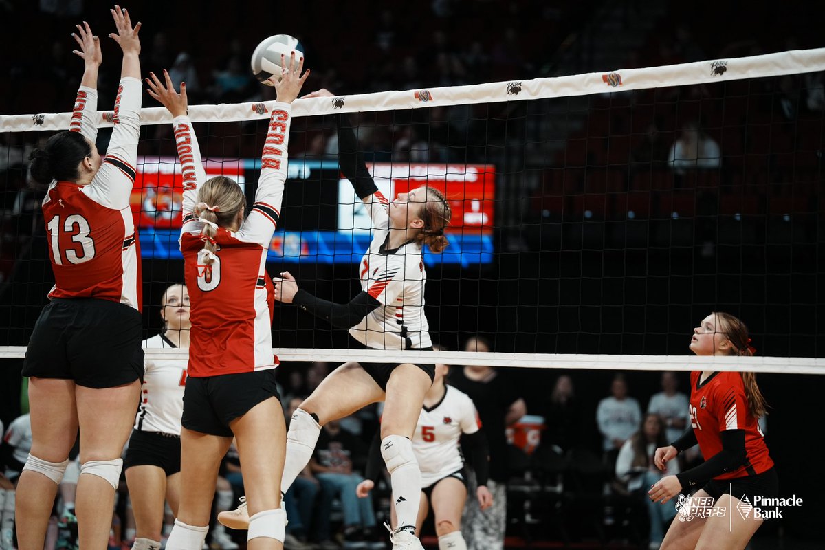 THEnebpreps's tweet photo. Holding on! 

EMF and Superior are in the class D-1 semifinals against Southwest and BDS.

#nebpreps | @pinnbank https://t.co/A5LK4iSYa9