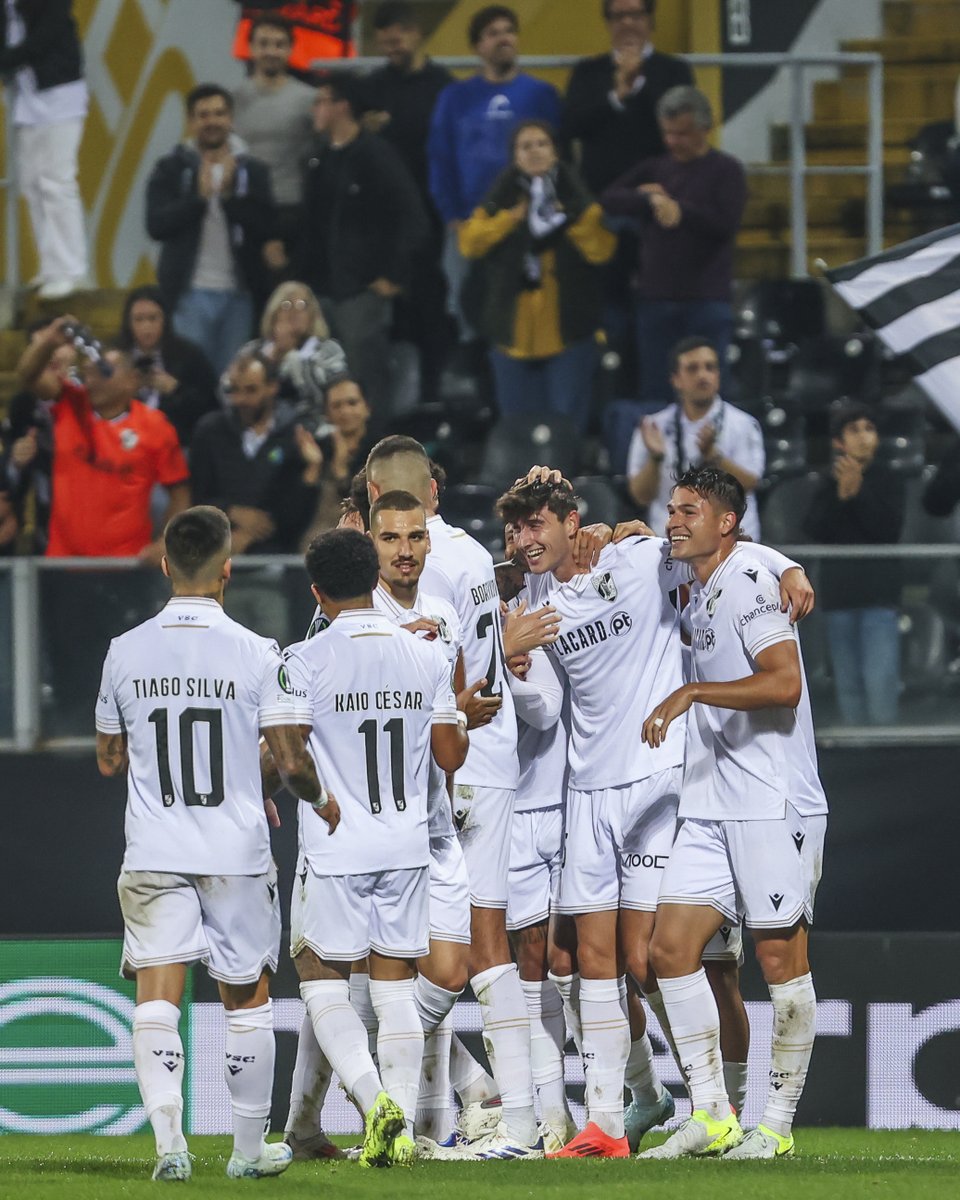 VitoriaSC1922's tweet photo. Continuamos unidos! 🫂

#EspíritoDeVitória • #UECL • #VSCFKMB https://t.co/tDk2Qqj5U4